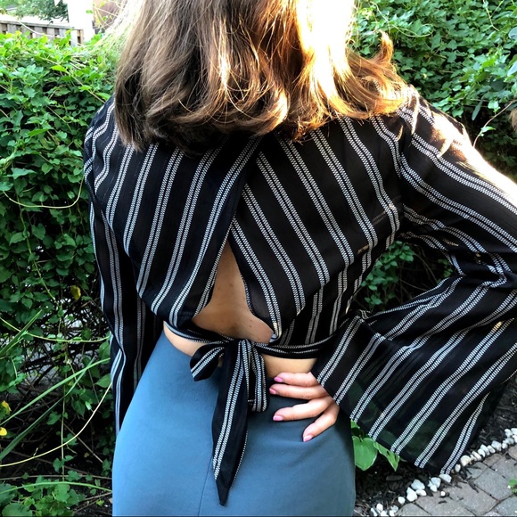 Bell Sleeve Blouse with Cutout & Tie-Back Details - Picture 5 of 7